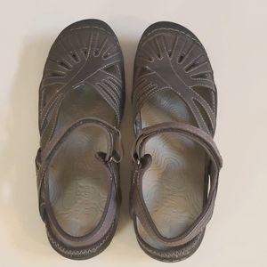 JSPORT JBU BY JAMBU LADIES POPPY SANDAL SZ 9